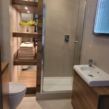 Albatross Towers Z Miejscem Parkingowym